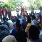 Protes Pdam, Warga Omben Datangi Kantor Bupati Sampang