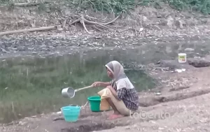 Kesulitan Air Bersih, Ini Yang Dilakukan Warga Bangkalan
