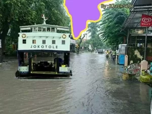 Kapal Fery “Masuk” Jalan Rusak Dan Banjir Di Kecamatan Kamal