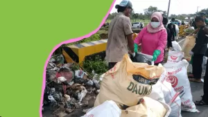 Psht Tanjung Bumi Evakuasi Sampah Dari Jembatan Dan Jalan