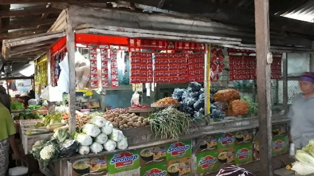 Pedagang Kebutuhan Pokok Di Salah Satu Pasar Pamekasan.