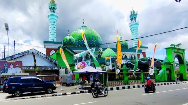 Masjid Agung Asy-Syuhada Pamekasan.