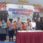 Kapolres Bangkalan Akbp Wiwit Ari Wibisono Saat Menggelar Konferensi Pers.