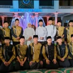 Personil Hadrah Nurul Hidayah Bersama Gubernur Dan Wakil Gubernur Di Masjid Al - Akbar Surabaya