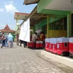Tas Koper Para Calon Jamaah Haji Dari Bangkalan Tiba Di Kantor Kemenag Bangkalan.