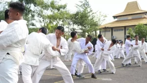 Tingkatkan Ketangkasan, 573 Personel Polres Sampang Lakukan Latihan Bela Diri