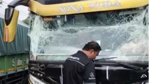 Bus Calon Jemaah Haji Pamekasan Alami Kecelakaan Di Bangkalan
