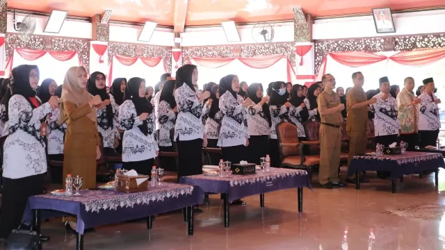 Gelaran Seminar Pemberdayaan Perempuan Pgri Kabupaten Sampang.