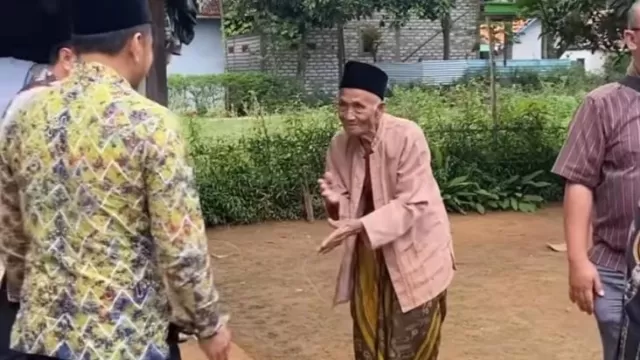 Mbah Harun Asal Kecamatan Proppo Kabupaten Pamekasan.