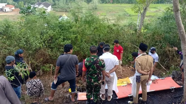 Penemuan Korban Di Bukit Desa Ketapang Timur.