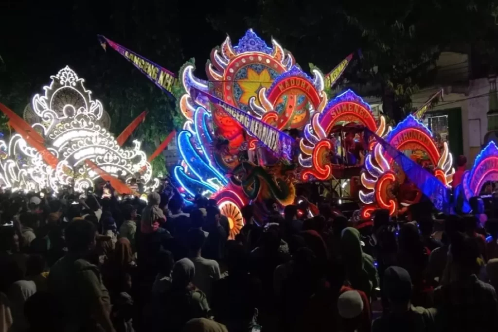 Parade Musik Tongtong Peringatan Bulan Bung Karno Di Sumenep Meriah
