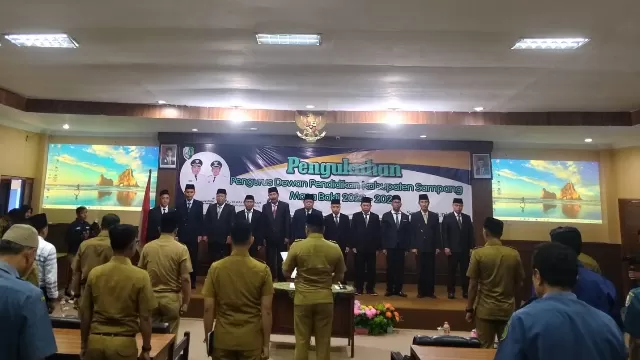 Bupati Sampang Kukuhkan 11 Pengurus Dewan Pendidikan