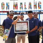 Wabup Sampang H. Abdullah Hidayat Pada Saat Menerima Piagam Penghargaan Dari Kementerian Pariwisata Dan Ekonomi Kreatif (Kemenparekraf).