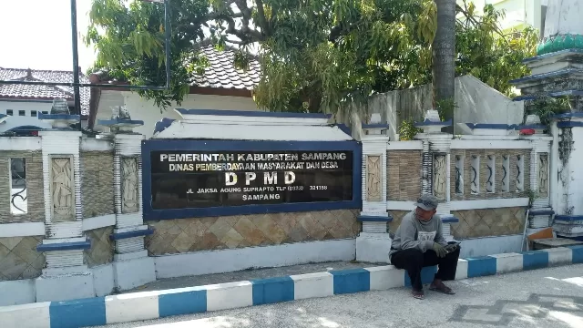 Kantor Dinas Pemberdayaan Masyarakat Dan Desa (Dpmd) Kabupaten Sampang.