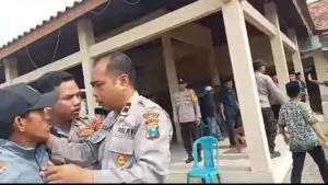 Rapat Pemilihan Panitia Pilkades Tahap 3 Di Desa Langkap Berakhir Ricuh