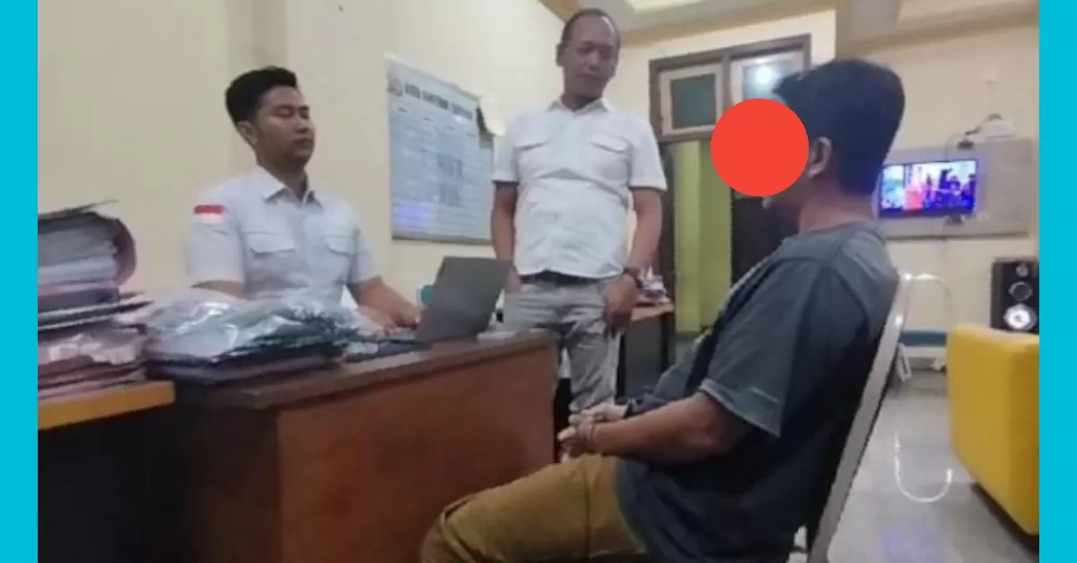 Tersangka Pencabulan Saat Diinterogasi Anggota Polres Bangkalan.
