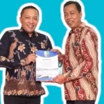 Bupati Sampang H. Slamet Junaidi Saat Tandatangani Rekomitmen Penyelesaian Tindak Lanjut Hasil Pemeriksaan Bpk Ri.