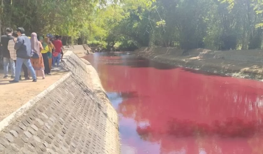 Salah Satu Aliran Sungai Berwarna Merah Darah.