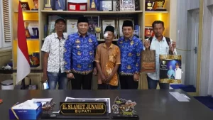 Kakek Mito Dibantu Operasi Katarak Gratis, Bupati Sampang : Ketemu Saat Offroad Di Desa