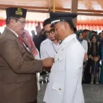 Muhammad Safie Kepala Desa Terpilih Saat Dilantik Oleh Plt Bupati Bangkalan Di Pendopo Agung Bangkalan.