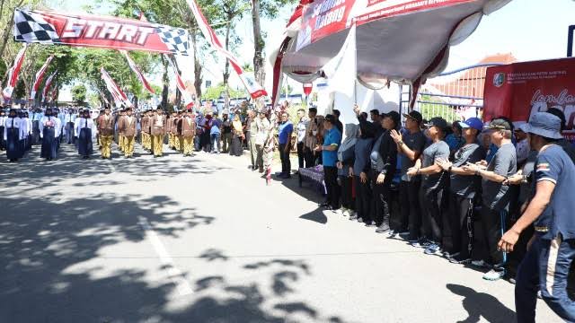 Lomba Gerak Jalan Yang Digelar Pemkab Sampang Tahun Lalu.