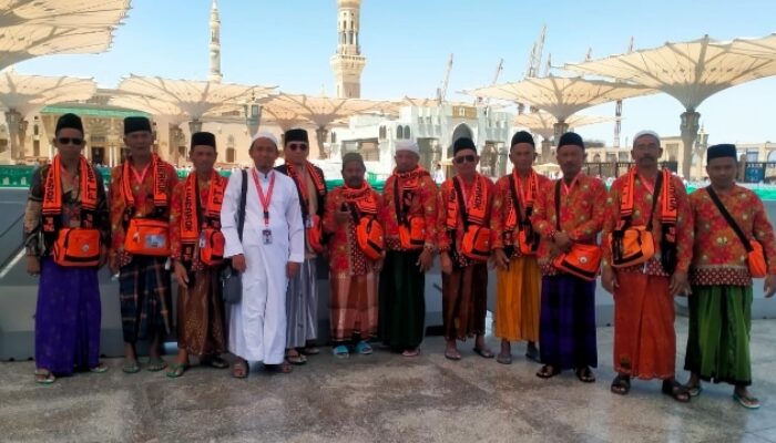 Dibimbing Pengasuh Ponpes Taman Baru, Pt Mirza Arumi Mubarok Berangkatkan Jemaah Umroh Periode Agustus