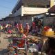 Para Pedagang Yang Nekat Tetap Berjualan Walaupun Lapak Telah Dibongkar Oleh Satpol Pp Sampang.