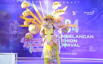 Salah Satu Guest Star Yang Tampil Saat Event Tambelangan Fashion Carnival 4. (Foto : Prokopim Pemkab Sampang)