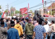 Kawal Kasus Penganiayaan Warga Manoan, Dua Kubu Hampir Bentrok Saat Demo Kejari Bangkalan