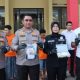 Kapolres Bangkalan Akbp Febri Isman Jaya Saat Menunjukan Barang Bukti