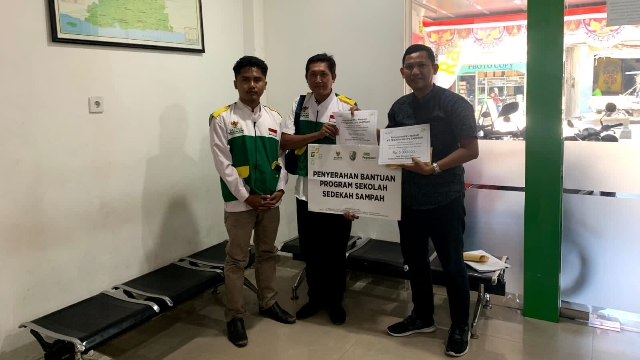 Penyerahan Bantuan Kepada Baznas Sampang Oleh Pegadaian Syariah Cabang Sampang.