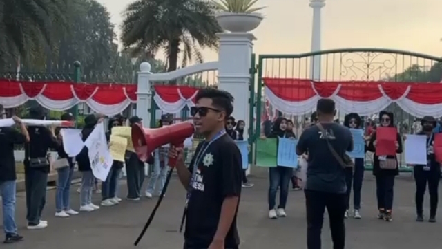 Wahyudi Prasetyo Saat Memimpin Para Duta Maritim Seluruh Indonesia Mensosialisasikan Kawasan Tanpa Rokok.