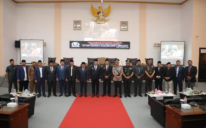 Bupati Dan Wabup Sampang Saat Menghadiri Rapat Paripurna Pidato Kenegaraan Presiden.