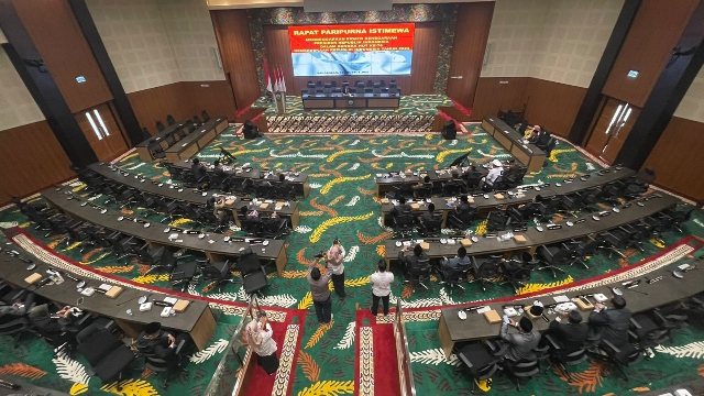 Suasana Berlangsungnya Rapat Paripurna Istimewa Mendengarkan Pidato Kenegaraan Presiden Republik Indonesia Di Kantor Dprd Bangkalan.
