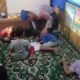 Anak Jalanan Saat Mendapat Pemdidkan Dirumah Belajar Yang Dibangun Oleh Satpolairud Bangkalan.