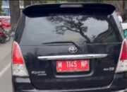 Viral Di Medsos, Mobil Disnaker Sampang Diduga Kabur Usai Serempet Mobil Warga Di Malang