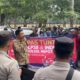 Aksi Unjuk Rasa Di Depan Gerbang Pintu Pendopo Agung Bangkalan