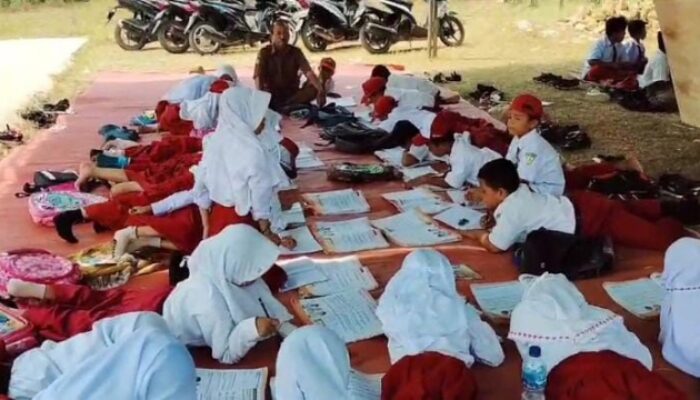 Lahan Sengketa, Siswa Sdn Lerpak 1 Bangkalan Belajar Di Bawah Tenda Balai Desa