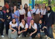 Mahasiswa Agribisnis Utm Branding Batik Pamekasan Dengan Mahasiswa Internasional Asal Ceko