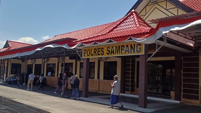 Halaman Mapolres Sampang.