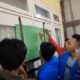 Aktivis Mahasiswa Saat Menyegel Ruang Kerja Pj Bupati Bangkalan.