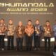 Bupati Sampang H. Slamet Junaidi Saat Menerima Penghargaan Bhumandala Award Tahun 2023