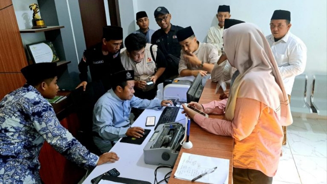 Anggota Bawaslu Provinsi Jawa Timur, Dewita Hayu Shinta Melakukan Blusukan Ke Lokasi Pesantren Syaichona Kholil Bangkalan.