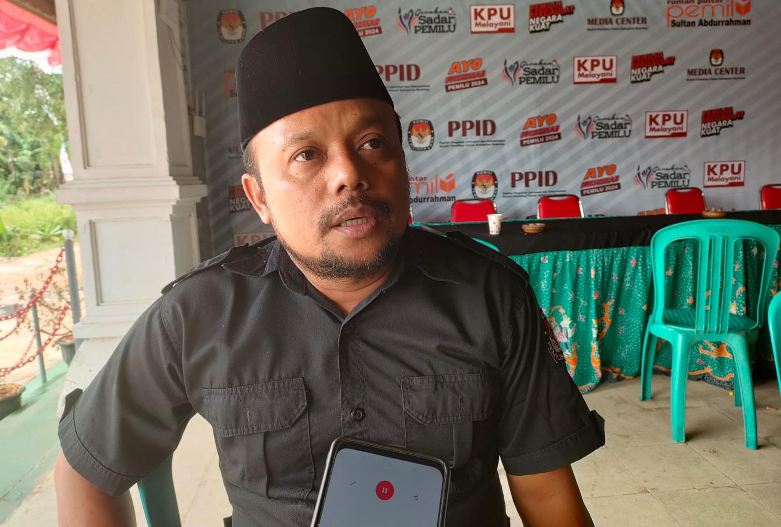 Komisioner Kpu Kabupaten Sumenep Rafiqi Tanziel.