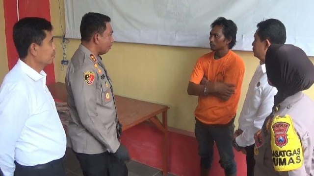 Salah Satu Pelaku Penganiayaan Saat Diamankan Di Mapolres Bangkalan.