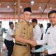 Pj Bupati Bangkalan Arief M Edie Menyerahkan Petikan Sk Pppk Di Pendopo Agung.