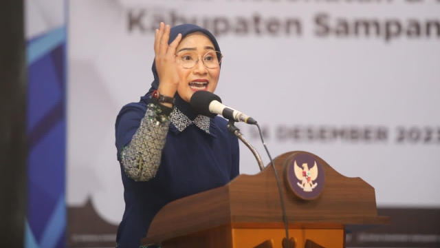 Ketua Tp Pkk Sampang Hj. Mimin Slamet Junaidi Saat Menyampaikan