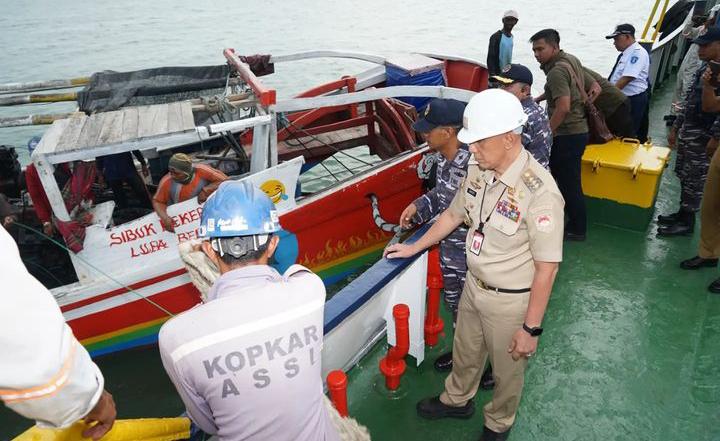 Pj Bupati Bangkalan Saat Bertemu Nelayan Asal Lamongan.