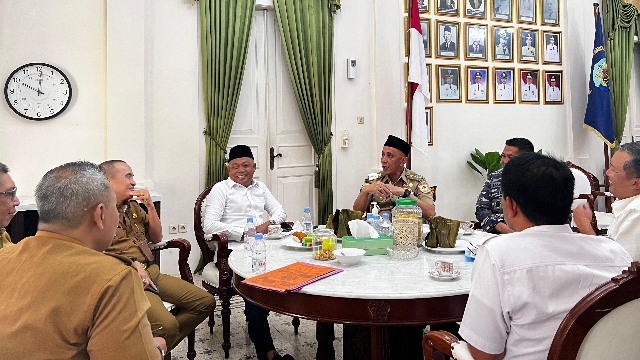 Pj Bupati Bangkalan Saat Menerima Kunjungan Kerja Anggota Komisi V Dpr Ri Syafiuddin Asmoro Bersama Bbpjn.