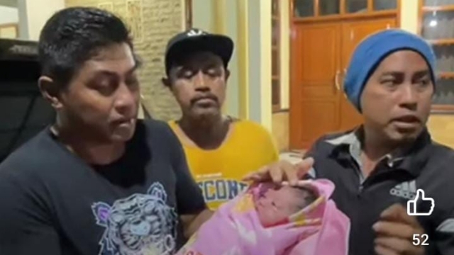 Anak Bayi Yang Ditemukan Oleh Warga Di Pasar Tanah Merah.